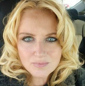 Meet your Posher, Candace